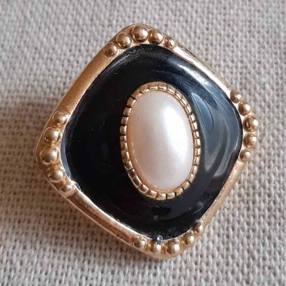 VTG 80's 90's Pearl & Enamel Post Back Earrings - Picture 3 of 7